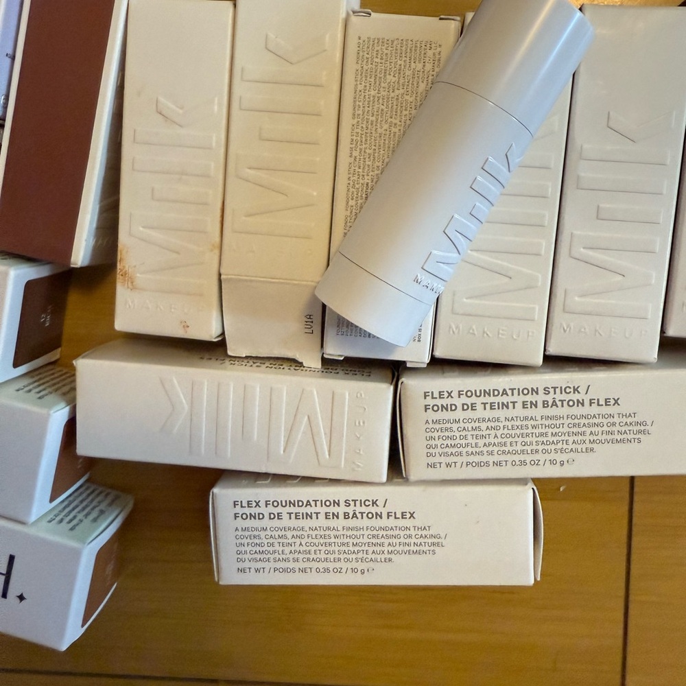 Seller 125 pieces lot premium lot Lancôme Huda one size milk Sephora ulta $3750 - Picture 4 of 13